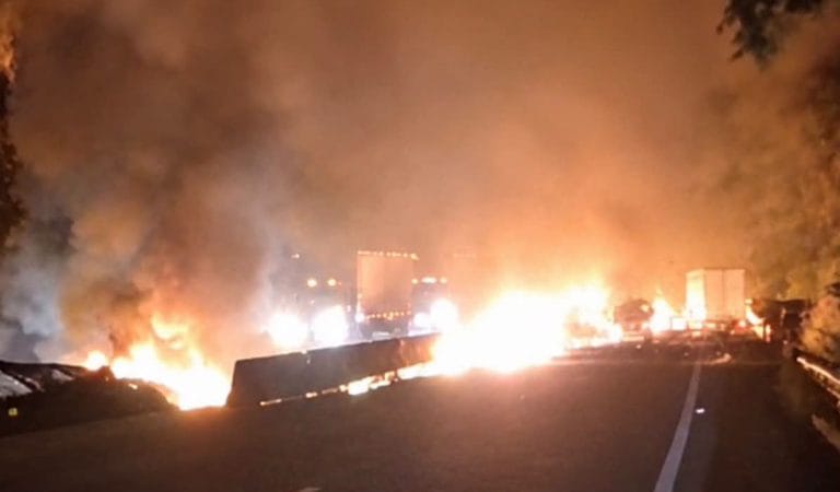 Reabren un carril hacia Tepic tras choque e incidente químico en Plan de Barrancas