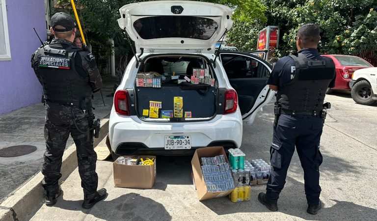 Recuperan en Guadalajara auto de reparto con mercancía de 150 mil pesos