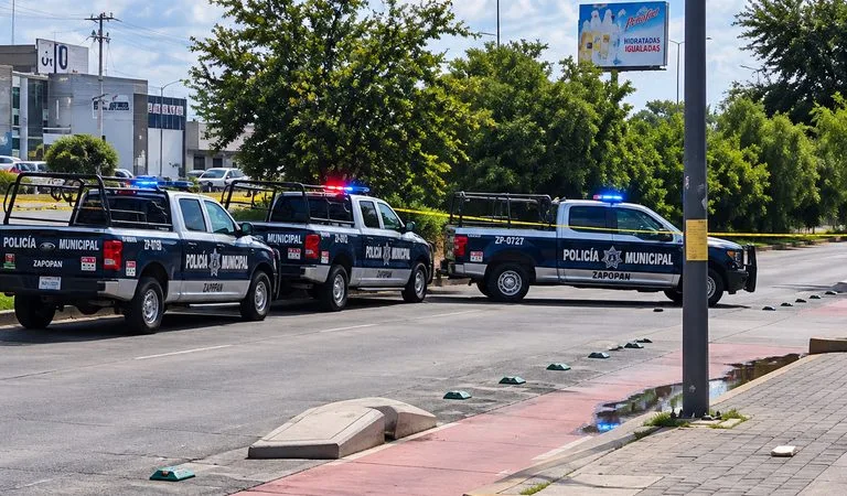 Hallan cuerpo dentro de una maleta en Periférico Norte, en Zapopan