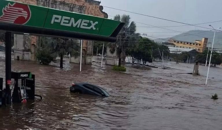 Zapotlanejo bajo el agua: desbordamiento del arroyo deja  mas de 46 viviendas afectadas; habilitan albergues