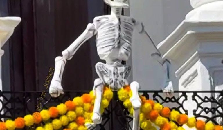 ¡De Juan Escutia al Catrín Escutia! En Ameca hasta los escándalos se convierten en tradición de Día de Muertos