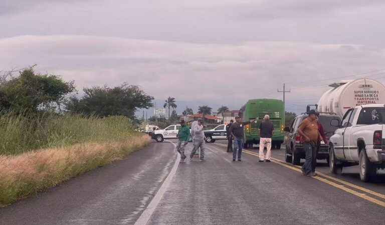Tragedia en la Región Valles: cuatro mujeres de Etzatlán pierden la vida en aparatoso choque frontal en San Juanito de Escobedo