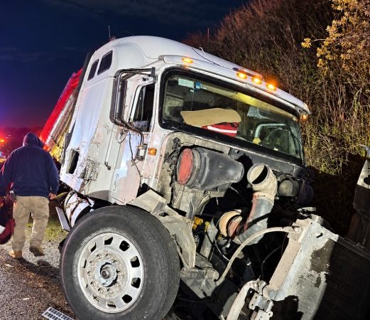 Dos fuertes accidentes movilizan a cuerpos de emergencia de Magdalena, Jalisco; hay dos lesionados de gravedad